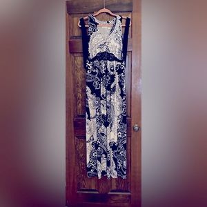 NY&C: XL stretchy belted black & white maxi dress. 54” long. Excellent cond.